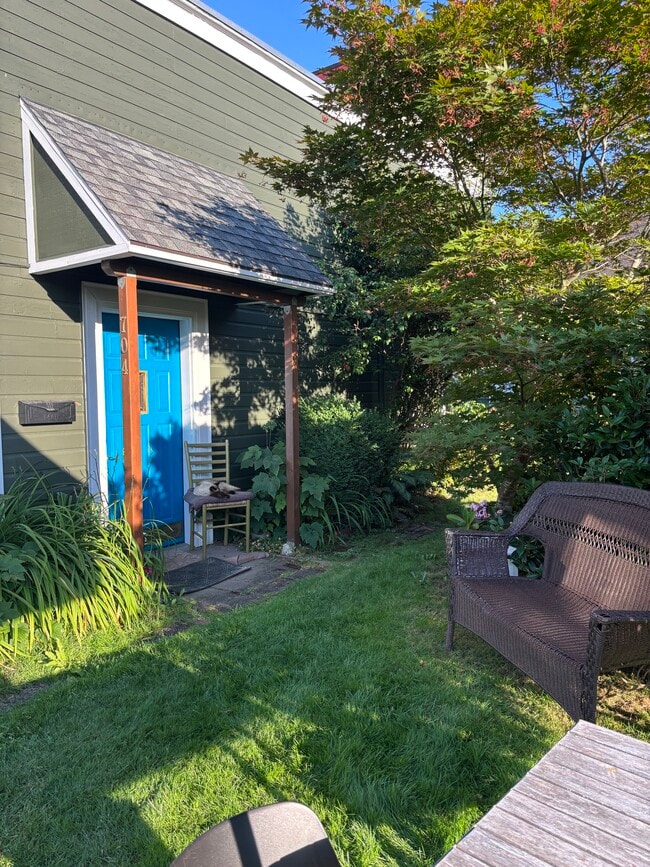 Front door - 704 Gladstone St