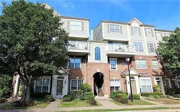 Building Photo - 1819 Kenwood Ave