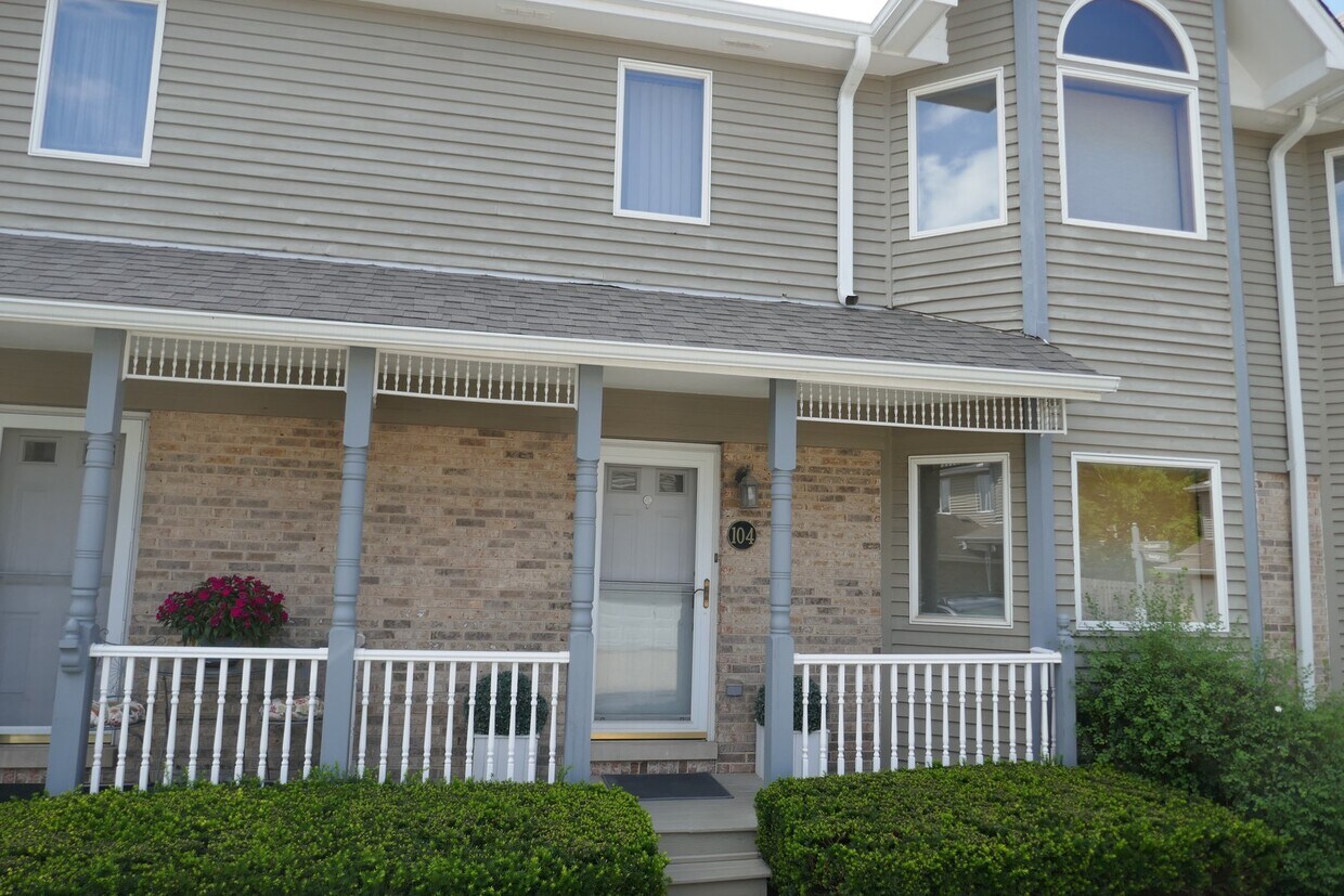 104 Quail Dr, Countryside, IL 60525 Townhome Rentals in Countryside