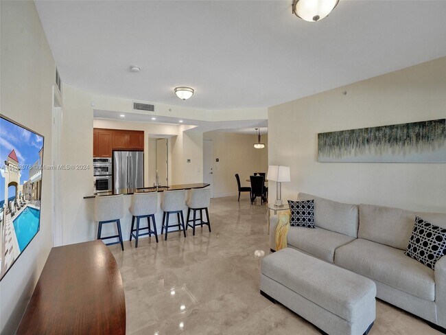 Building Photo - 2509 N Ocean Blvd