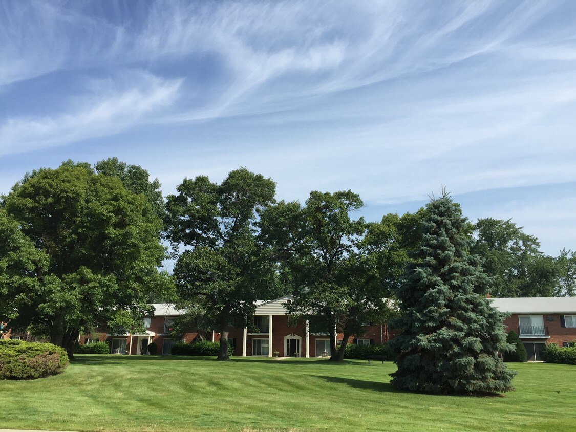 Franklin Square Apartments 28940 Lancaster St Livonia, MI