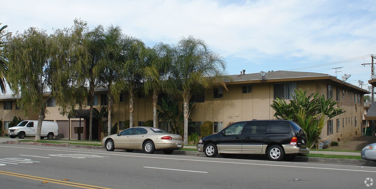 Building Photo - 865 Rimpau Ave