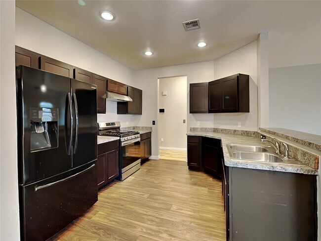Foto del edificio - 4313 Windgate W Rd