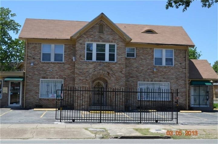 Building Photo - 2602 Southmore Blvd