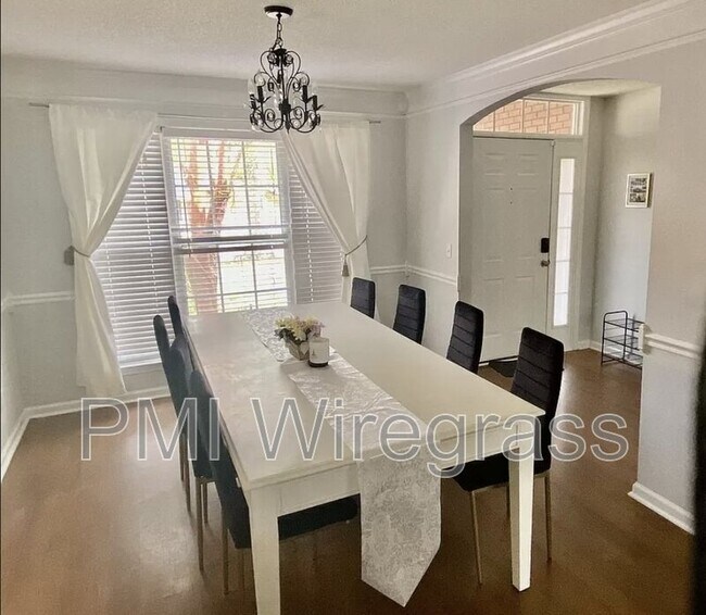 Foto del edificio - 115 Elmwood Dr