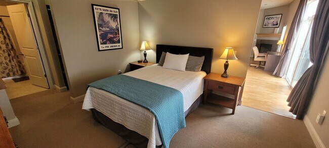 Foto del edificio - CHM - Village Plaza Lofts -C-304