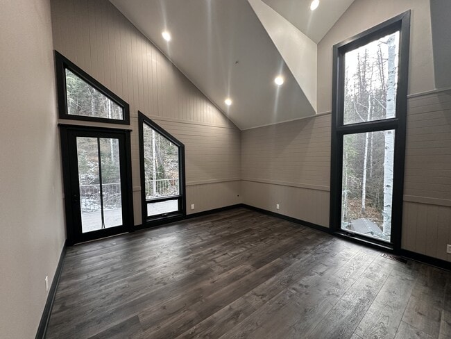 Building Photo - 6850 Canyon Drive Court