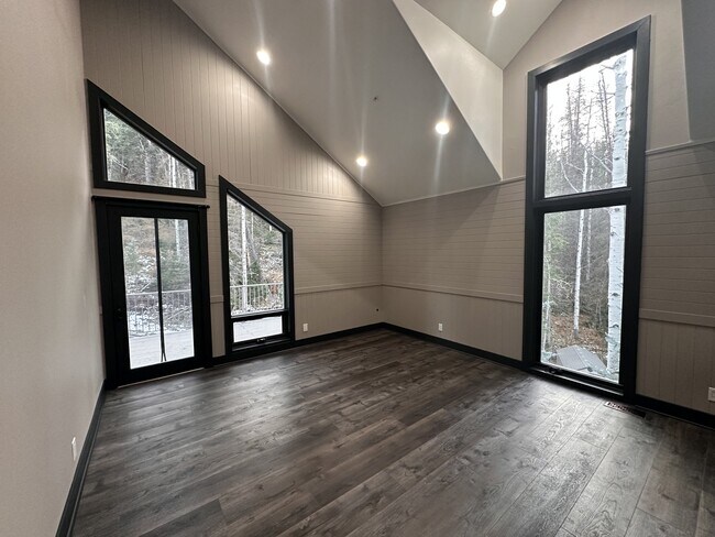 Foto del edificio - 6850 Canyon Drive Court