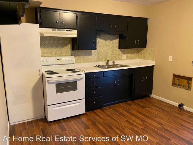 Building Photo - 3 br, 1 bath House - 1010 E Catalpa