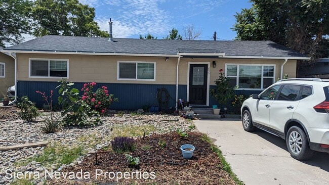 Foto del edificio - 3 br, 1.5 bath House - 655 W. Fifth St.