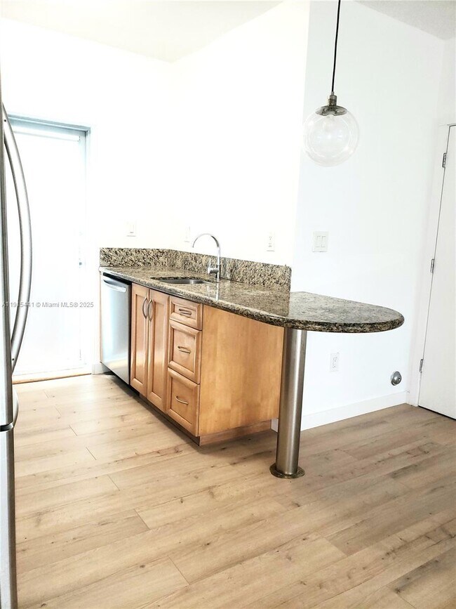 Foto del edificio - 1521 Euclid Ave