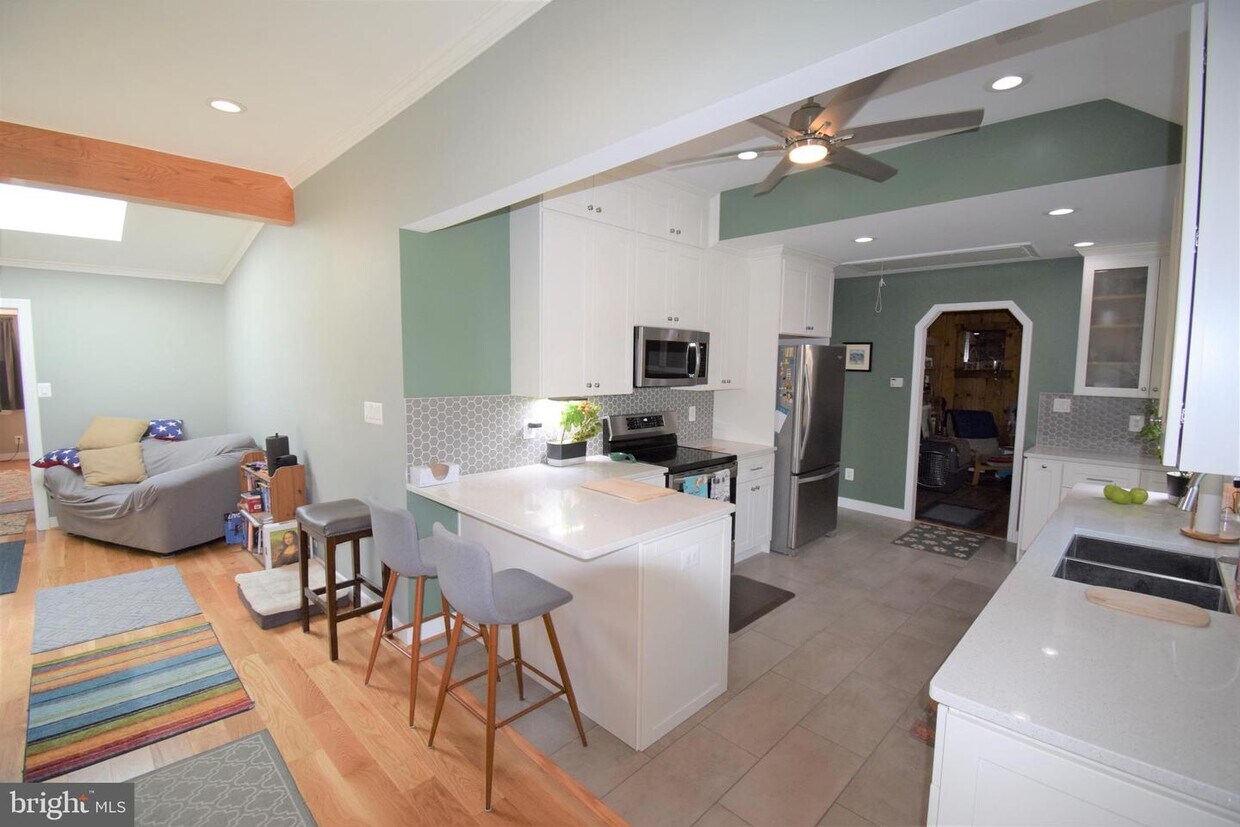 Foto principal - 8811 Badger Dr