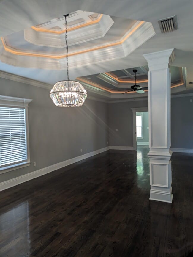 Building Photo - 40 Tuscany Trce