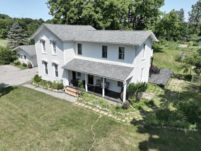 Foto del edificio - 4725 E North Territorial Rd