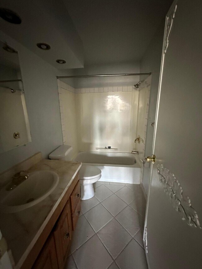 Foto del edificio - 7182 72nd Ln N