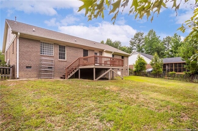 Building Photo - 402 Roundtree Dr