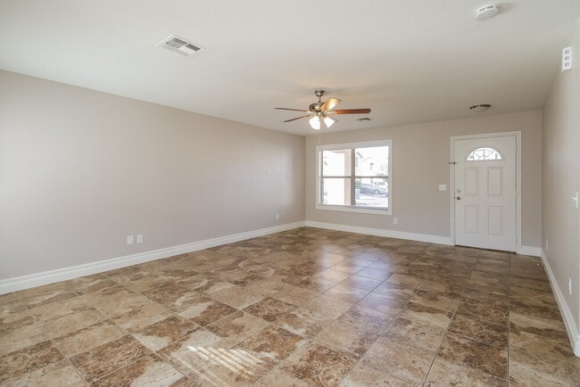 Foto del edificio - 8453 E Keats Ave