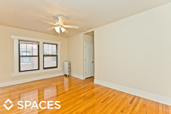 Building Photo - 518 W Cornelia Ave