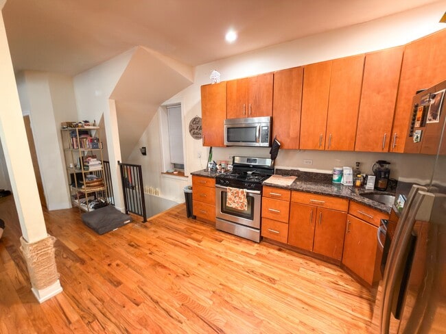 Building Photo - 2837 N Damen Ave