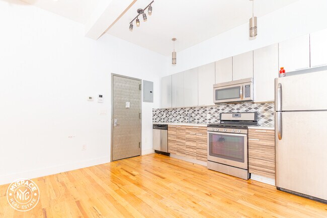 Foto del edificio - 518 Grand St