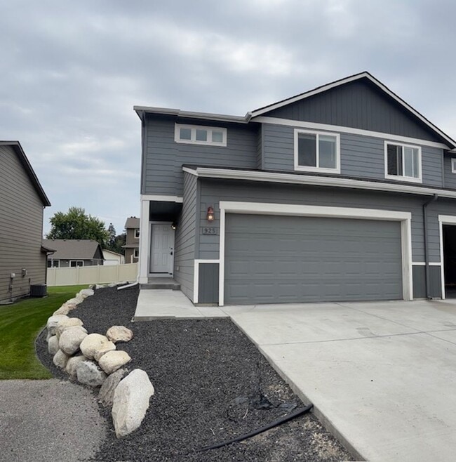 Building Photo - 925 S Fox Ln