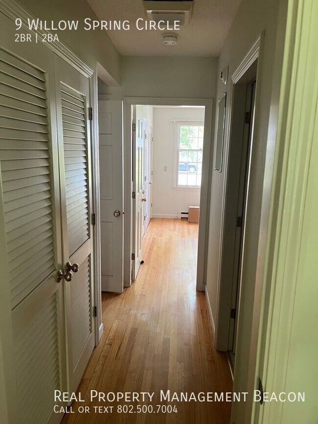 Foto del edificio - 9 Willow Spring Cir