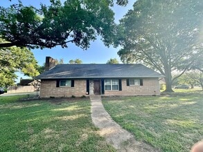 Building Photo - 5719 Fairview Dr