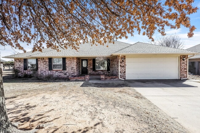 Building Photo - 1712 N Lincoln Ave