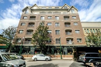 Building Photo - 543 Main St