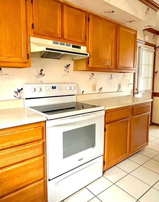 Foto del edificio - 3 Bedroom Home With Large Bonus Room!