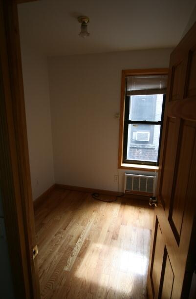 Interior - 109 Madison St