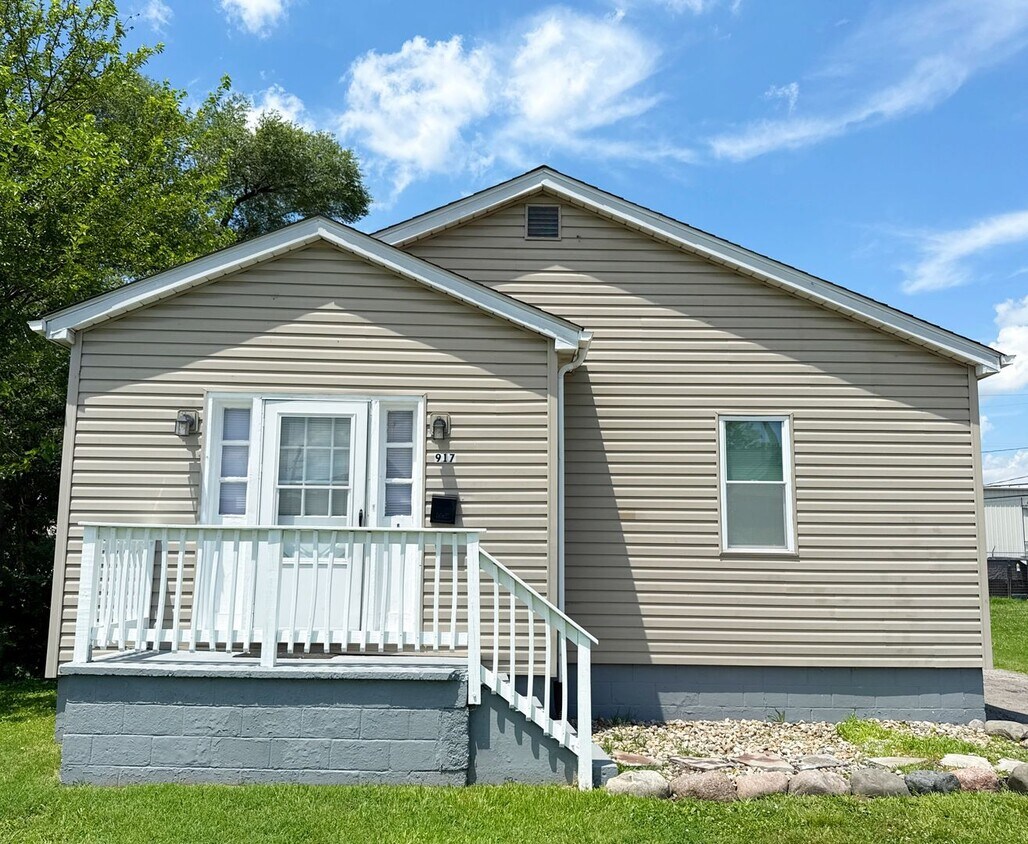 Foto principal - Move in Ready...917 Grand Ave, Madison, IL...