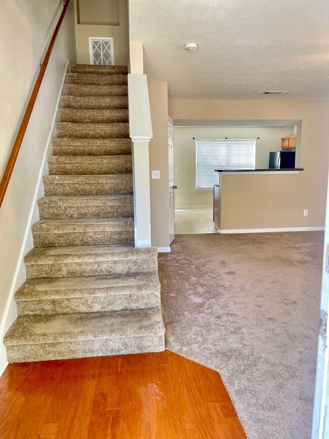 Building Photo - Roommate friendly floorplan minutes from downtown