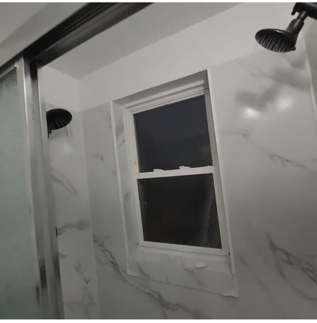 His and hers 1st floor full bath - 5423 Beechwood Ave