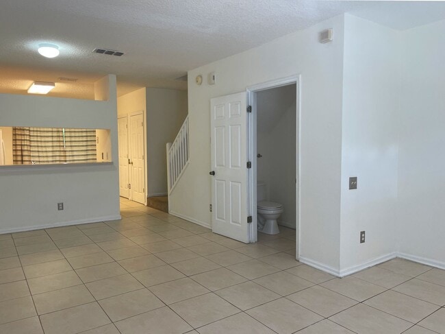 Building Photo - 12311 Kensington Lakes Dr