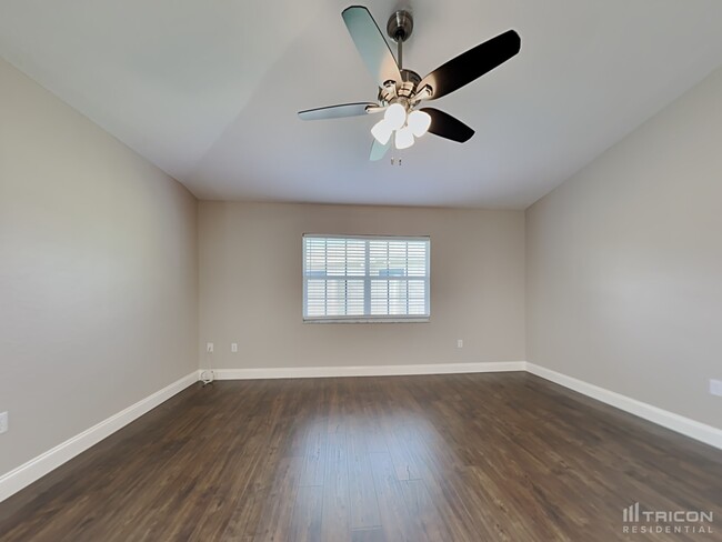 Building Photo - 3598 N Biscayne Dr