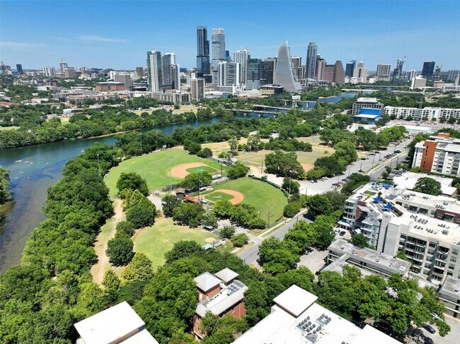 Foto del edificio - 1600 Barton Springs Rd