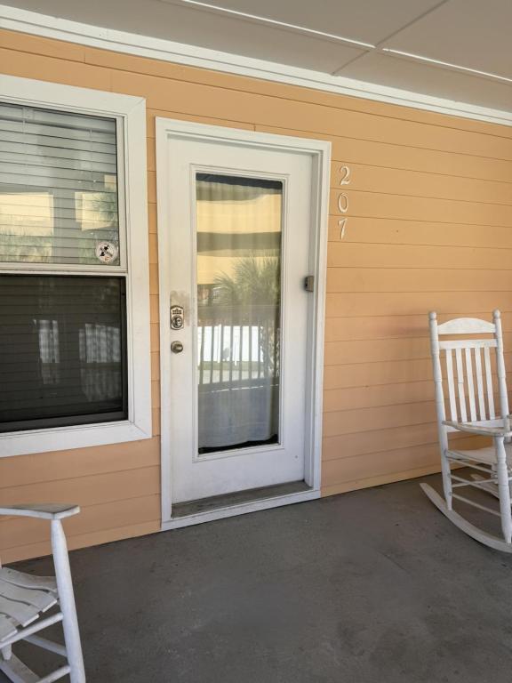 Foto principal - 17690 Front Beach Rd