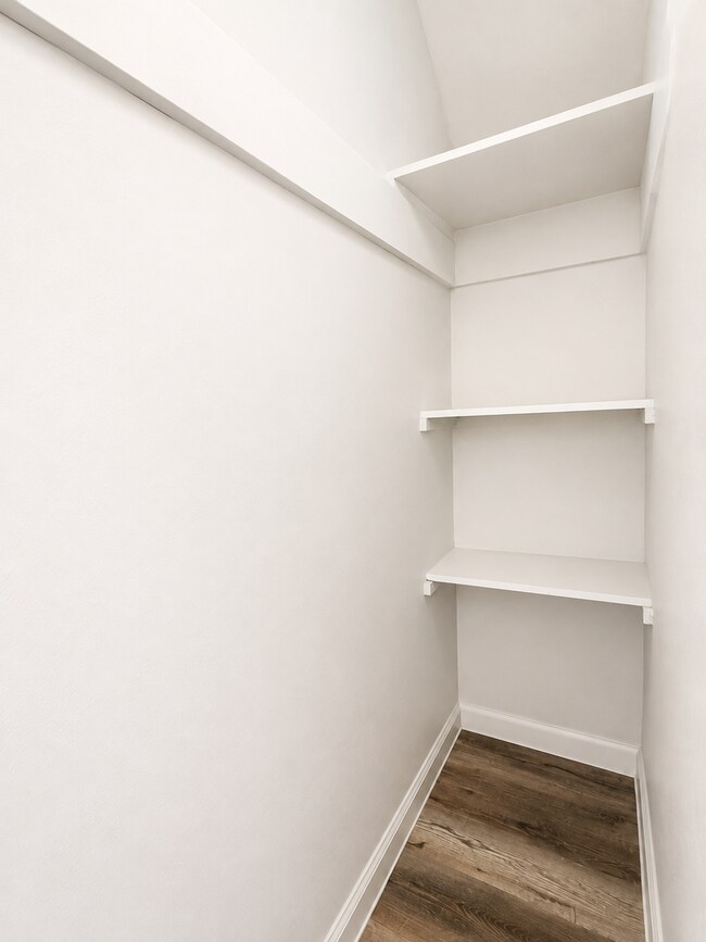 Building Photo - 610 Denslowe Dr