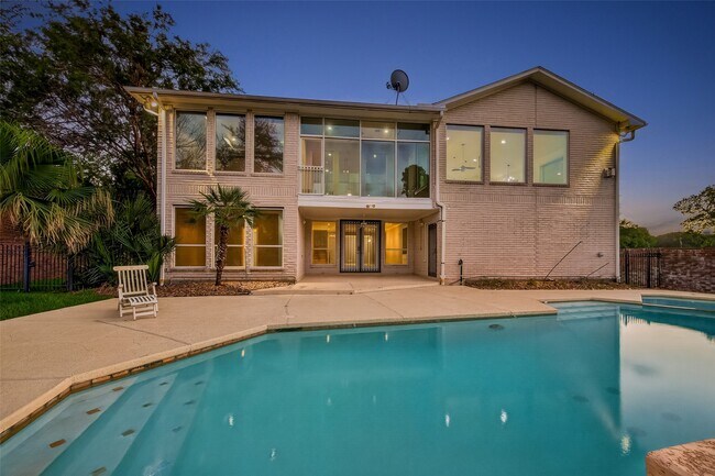 Foto del edificio - 7203 Timberlake Dr