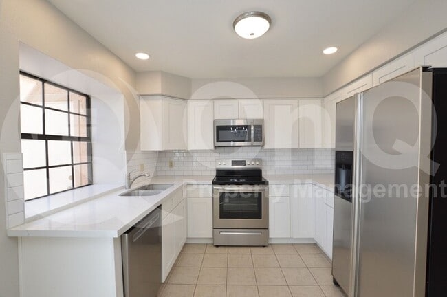 Building Photo - 4901 E Kelton Ln