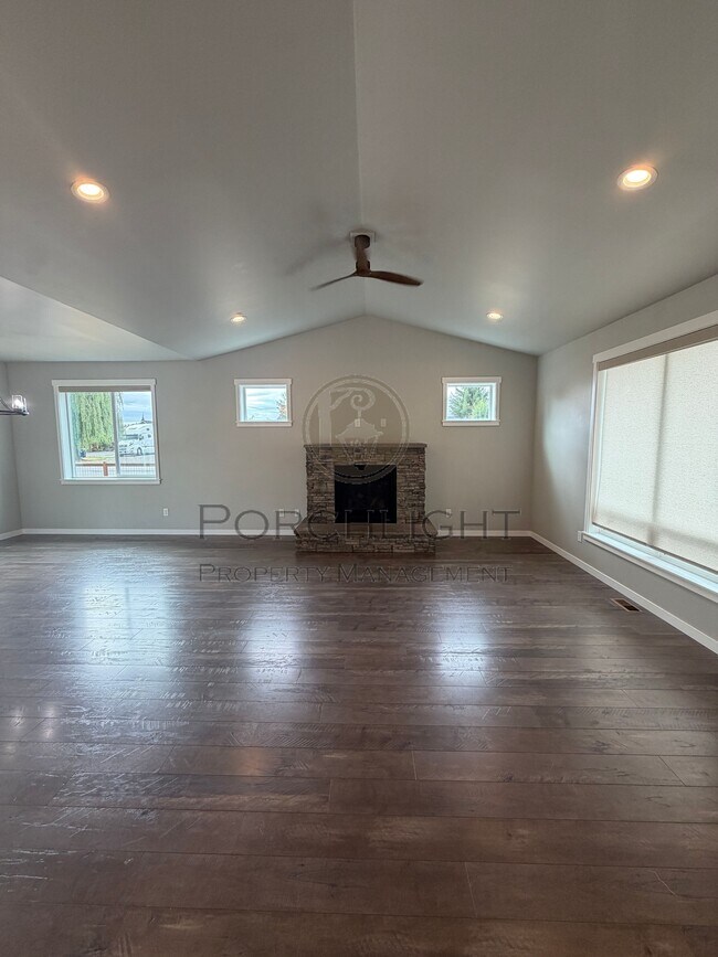 Foto del edificio - 2102 Snowbush St