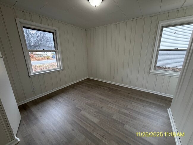 Building Photo - 2501 E 5th St