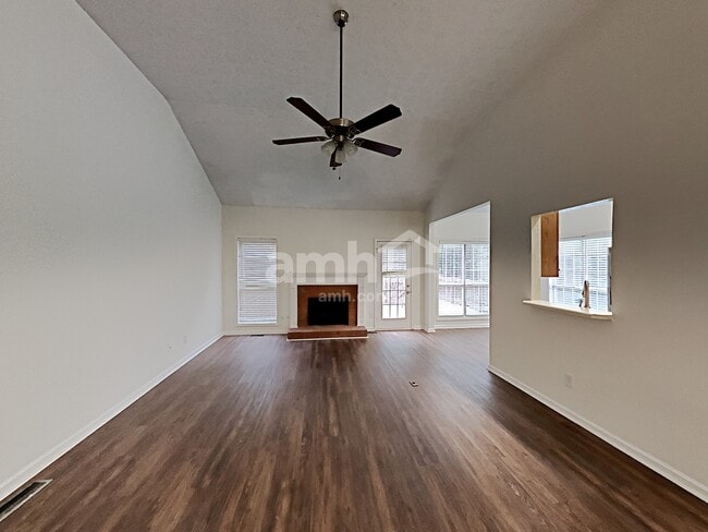 Foto del edificio - 7142 Big Woods Dr