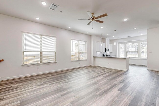 Foto del edificio - 4 Bed 3 Bath Luxurious Townhome in Frisco!