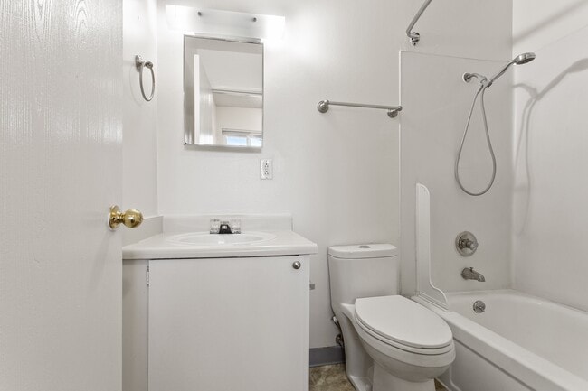 Building Photo - Garden Villa