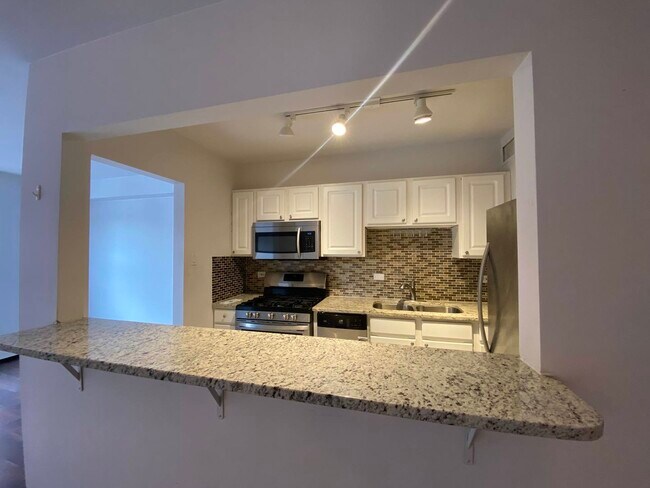 Foto del edificio - 4920 N Marine Dr