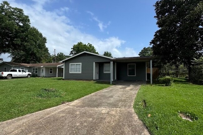 Building Photo - 1819 Lincoln Dr