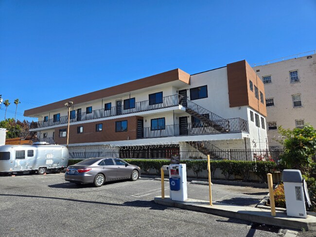 Building Photo - 1040 S Lake St