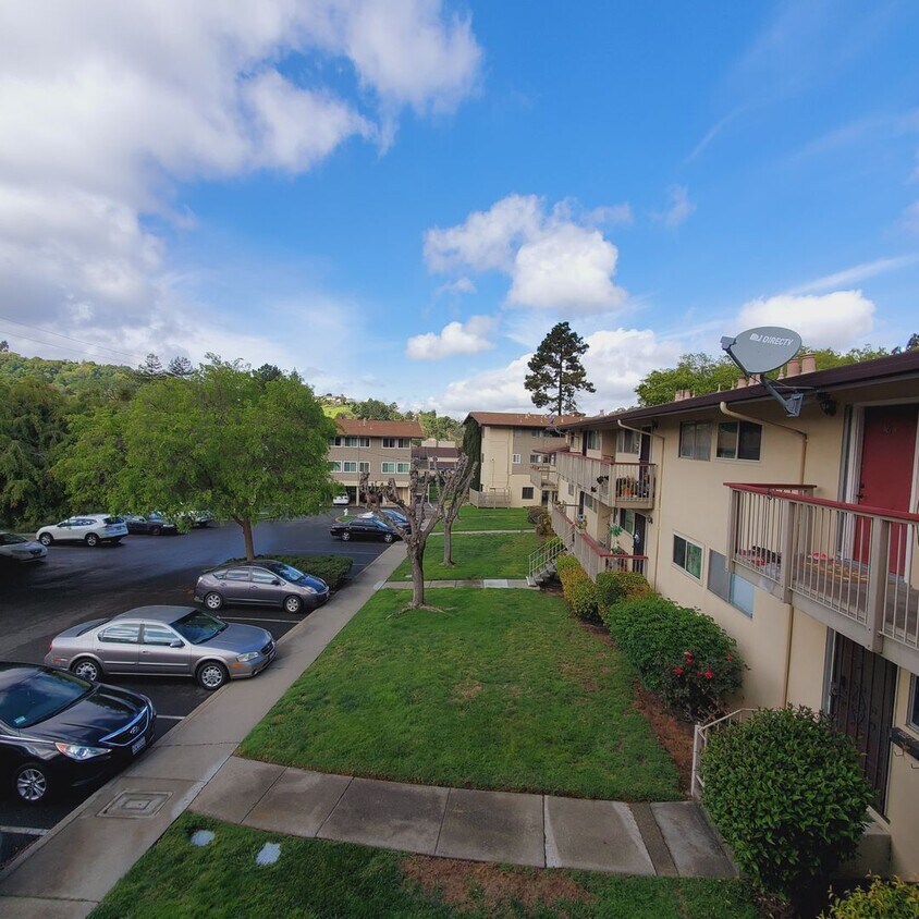 Primary Photo - Pinole Crest 2 bedroom/2 bath Condo ~Light...